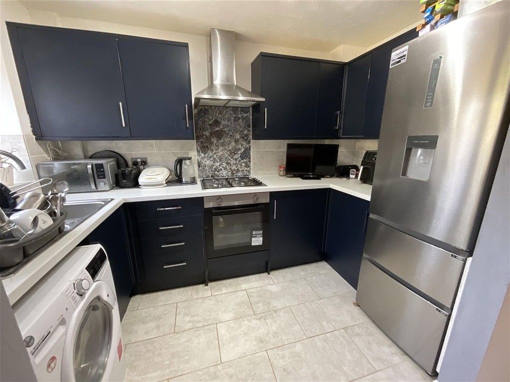 Property photo 3 of 12 Kitchen