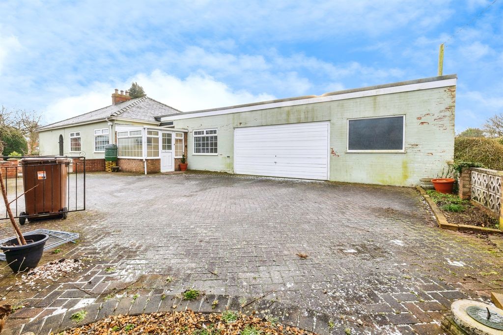 Property photo 1 of 22 Front Garden