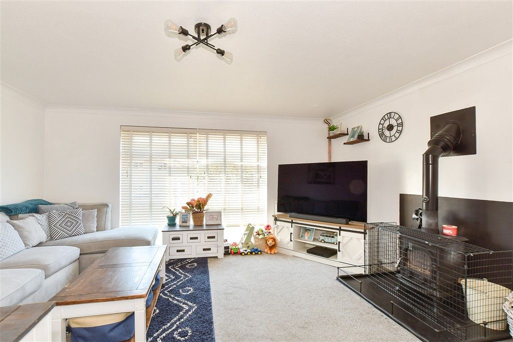 Property photo 1 of 12 Lounge