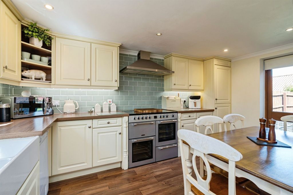 Property photo 3 of 23