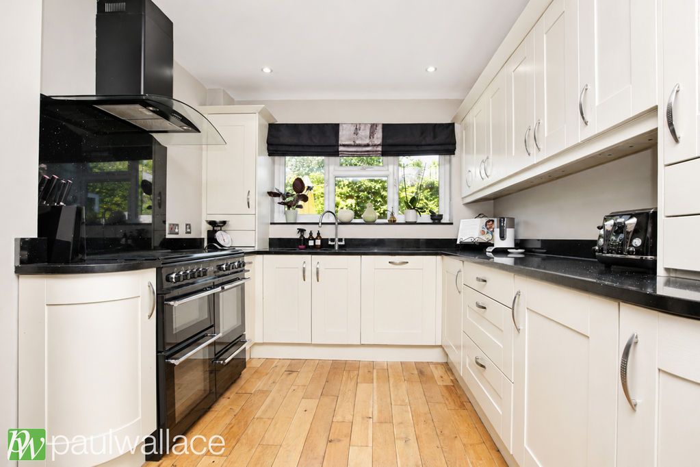 Property photo 3 of 27 Kitchen