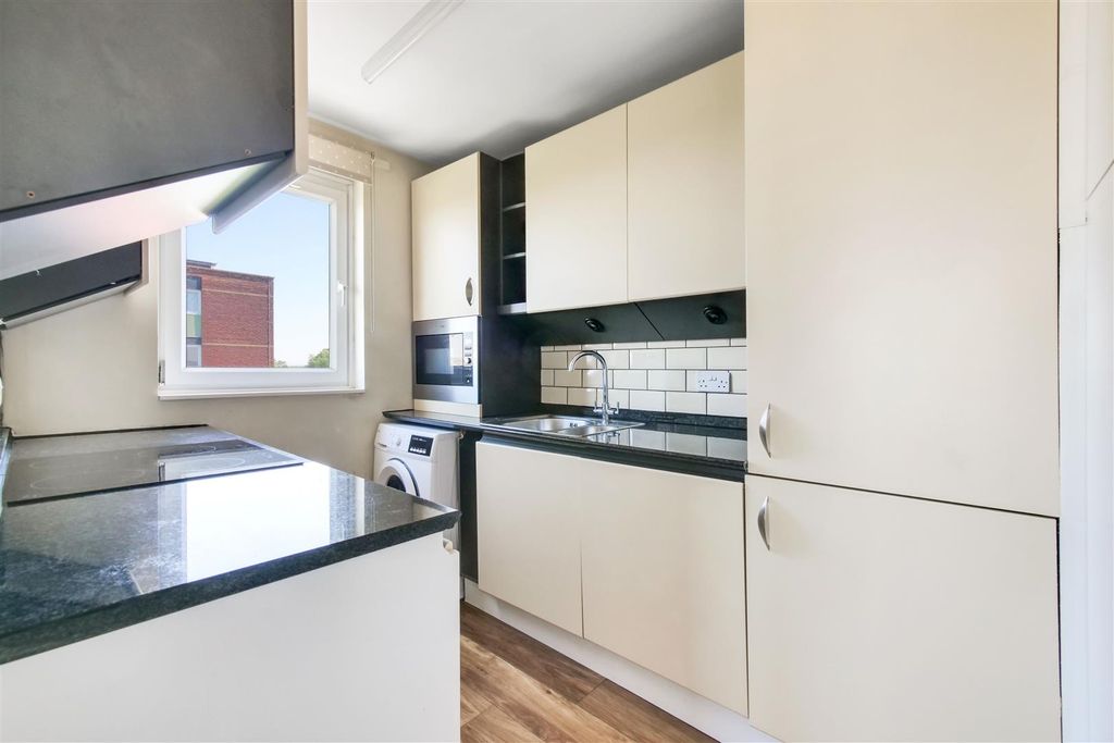 Property photo 3 of 13 Kitchen
