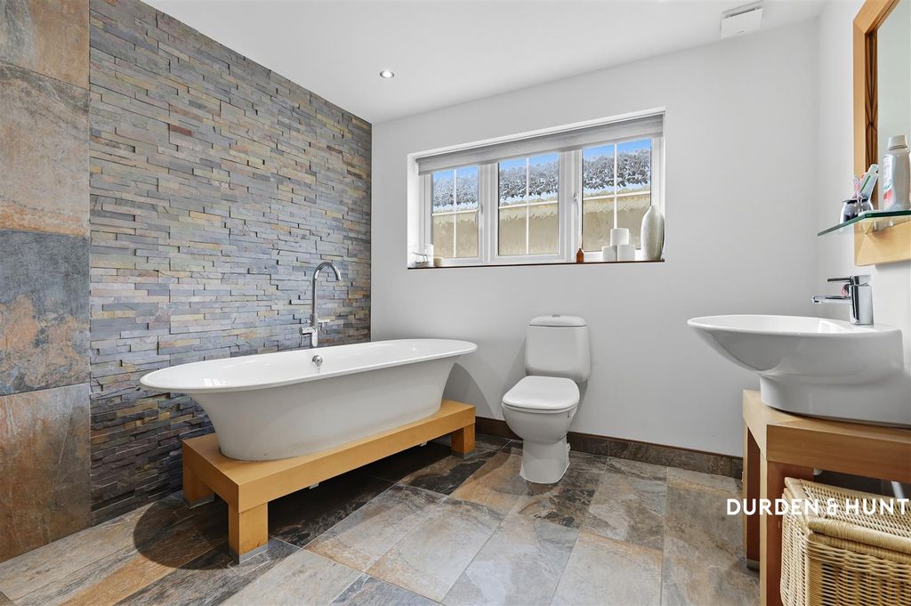 Property photo 2 of 30 Western Road