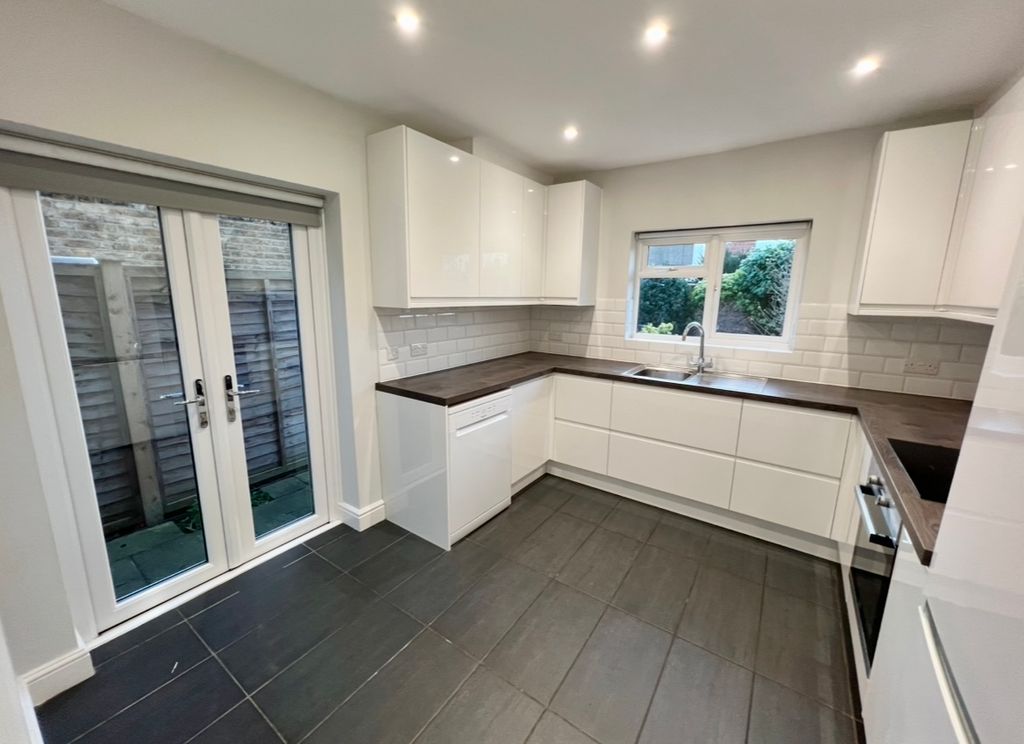 Property photo 1 of 18 Separate Modern Kitchen