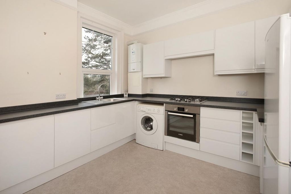 Property photo 3 of 10 Kitchen