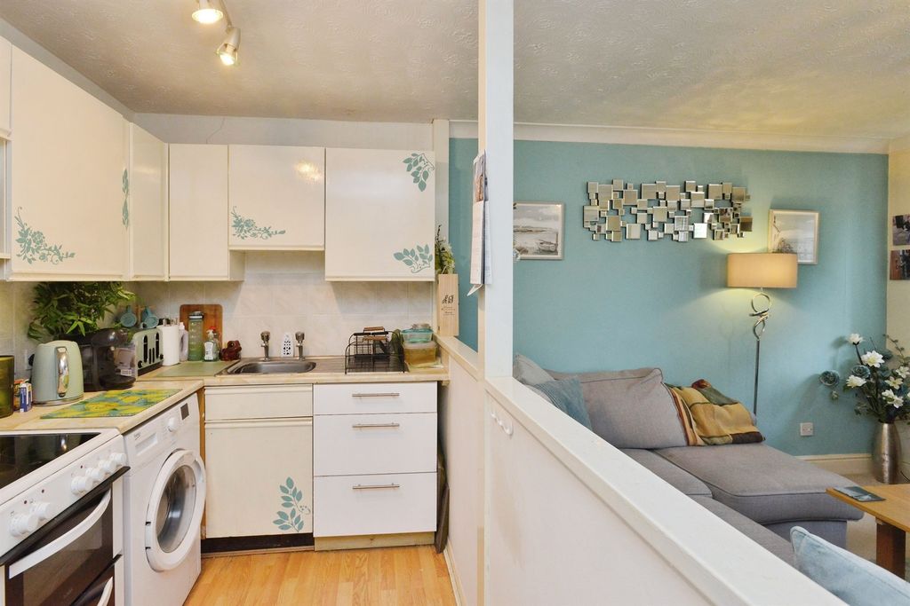 Property photo 3 of 11