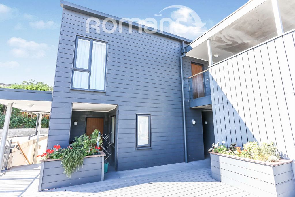 Property photo 2 of 18 External