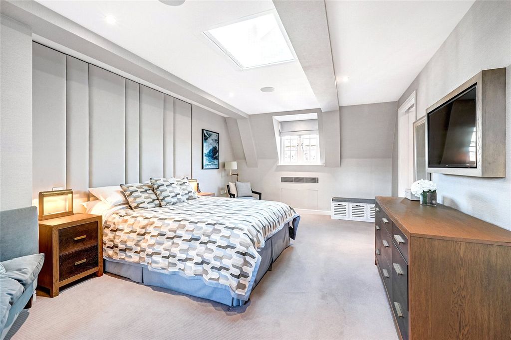 Property photo 3 of 17 Bedroom