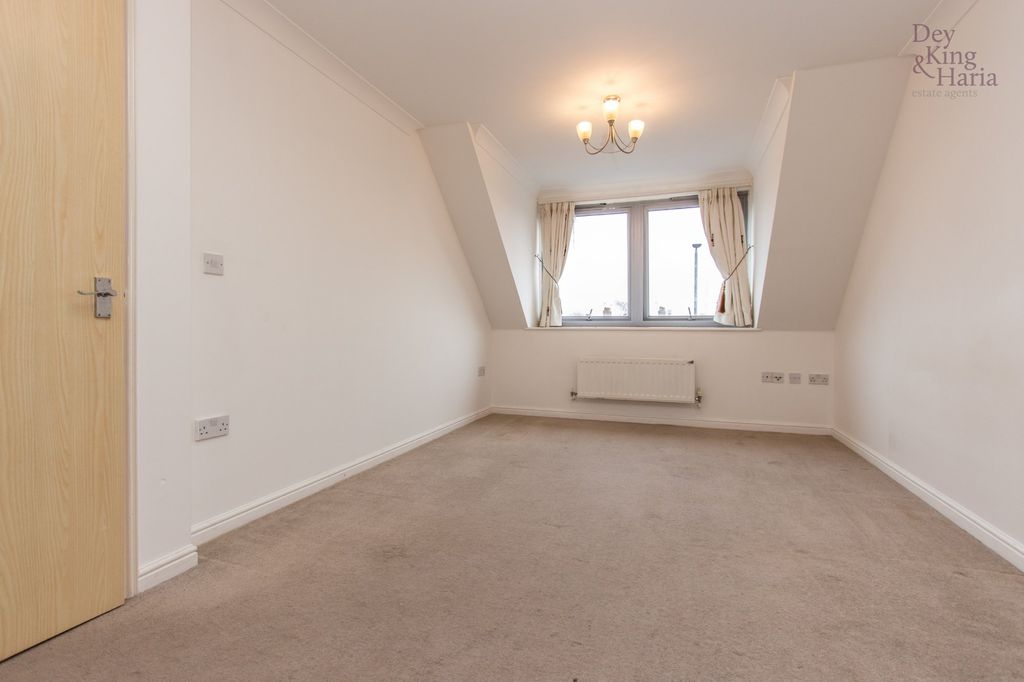 Property photo 2 of 10 Photo 02
