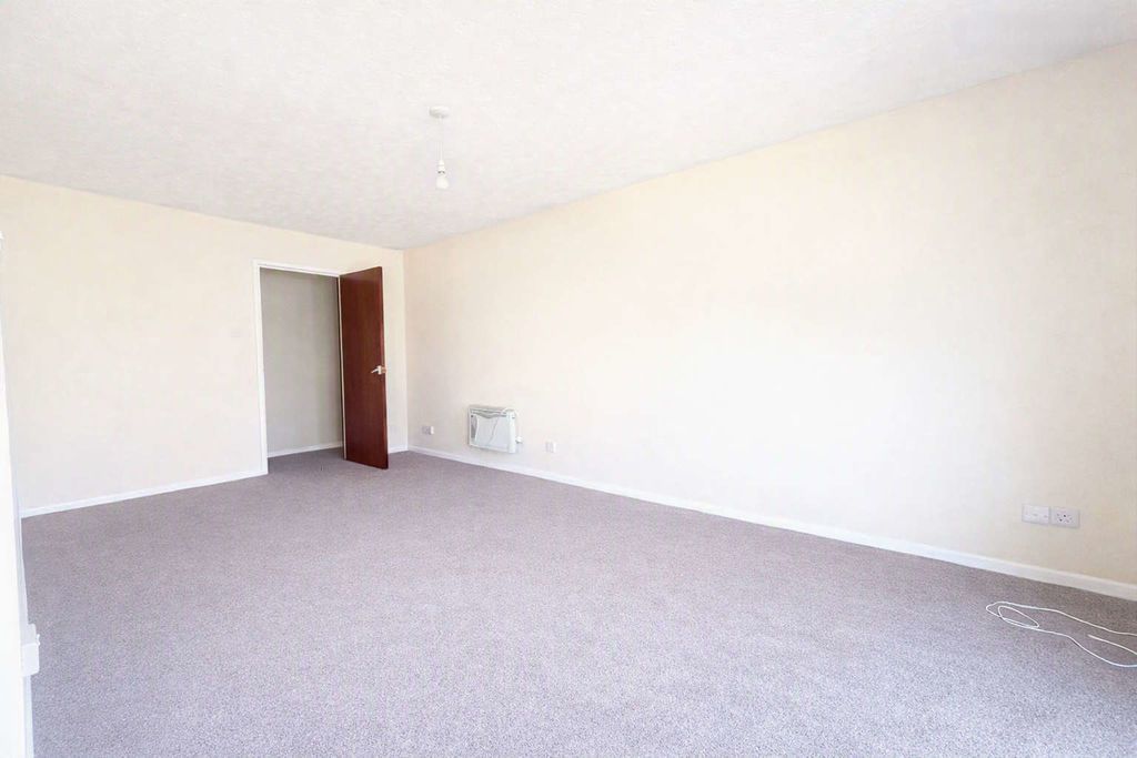Property photo 2 of 11 Lounge