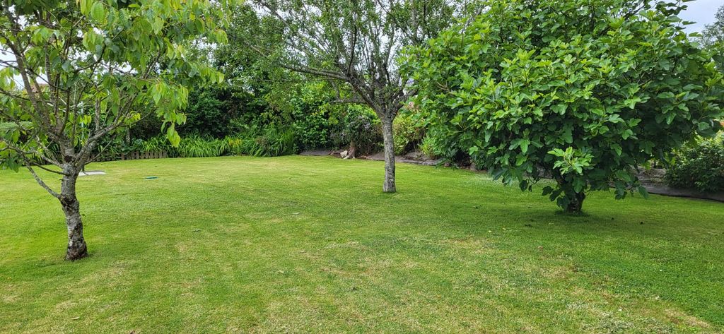Property photo 2 of 27