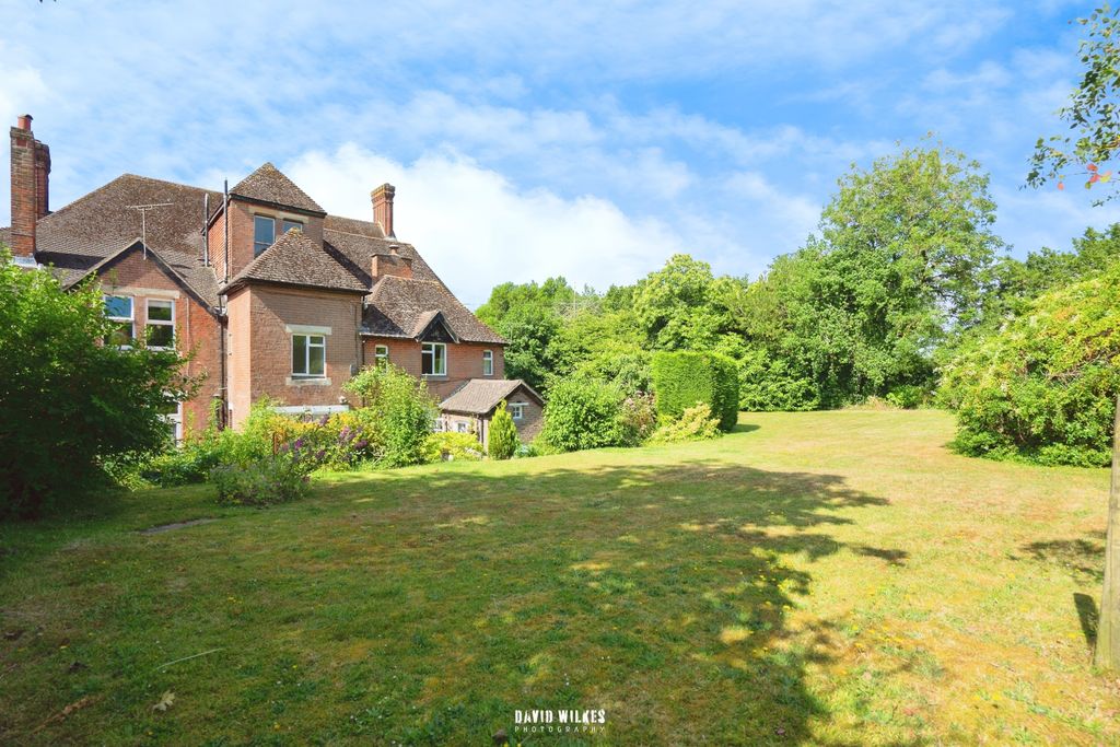 Property photo 1 of 17 Photography
