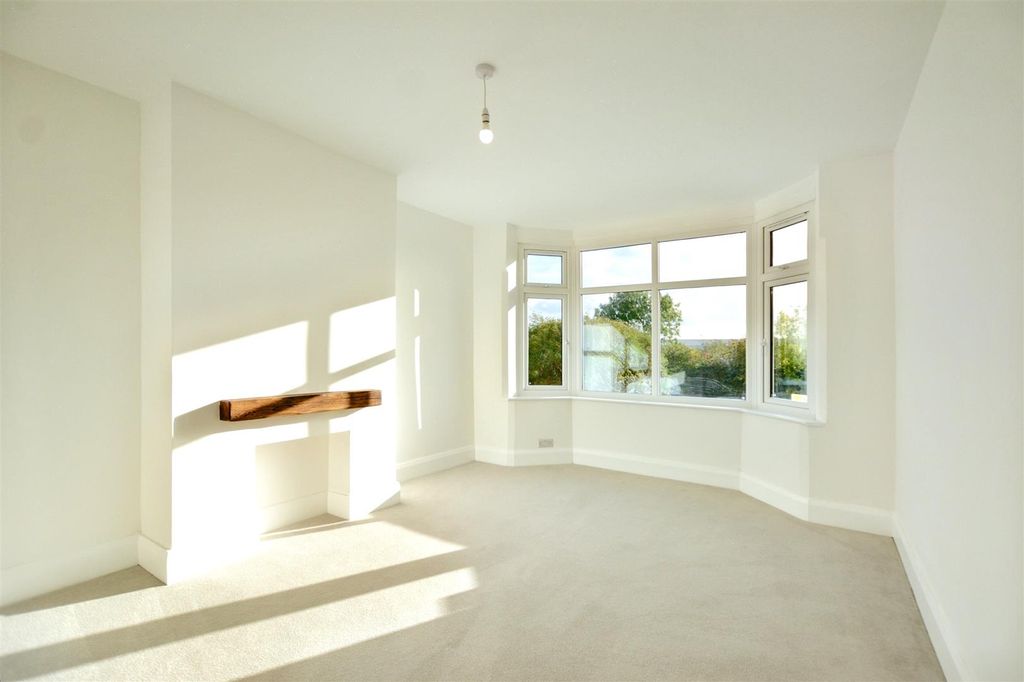 Property photo 2 of 19 Lounge/Sitting Room