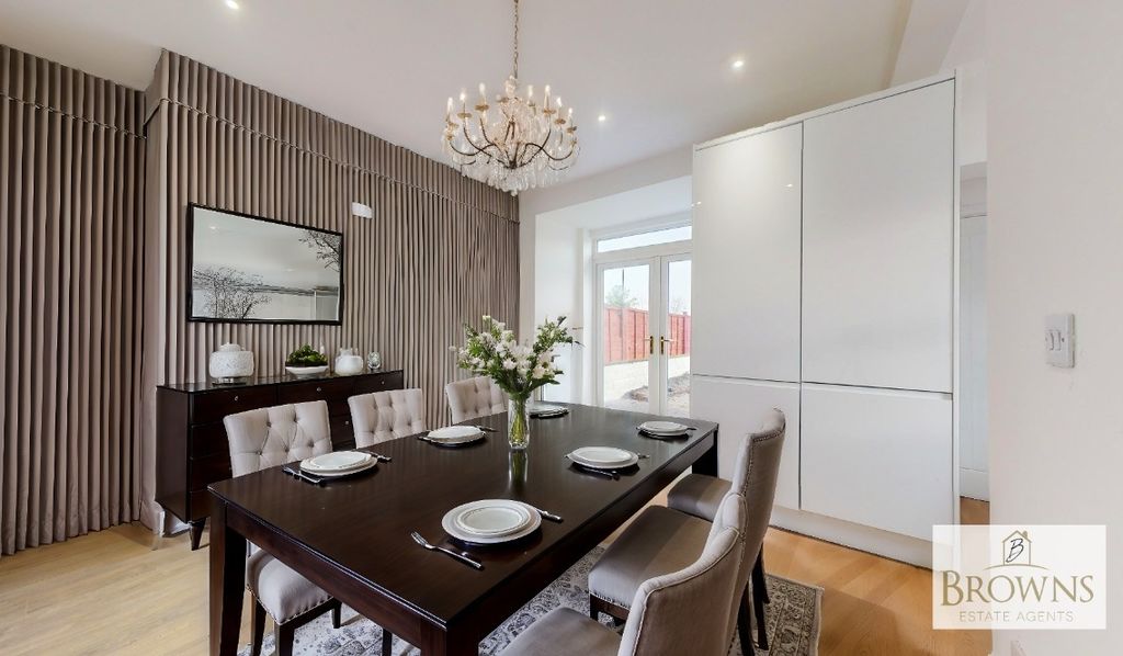 Property photo 3 of 35 4938373