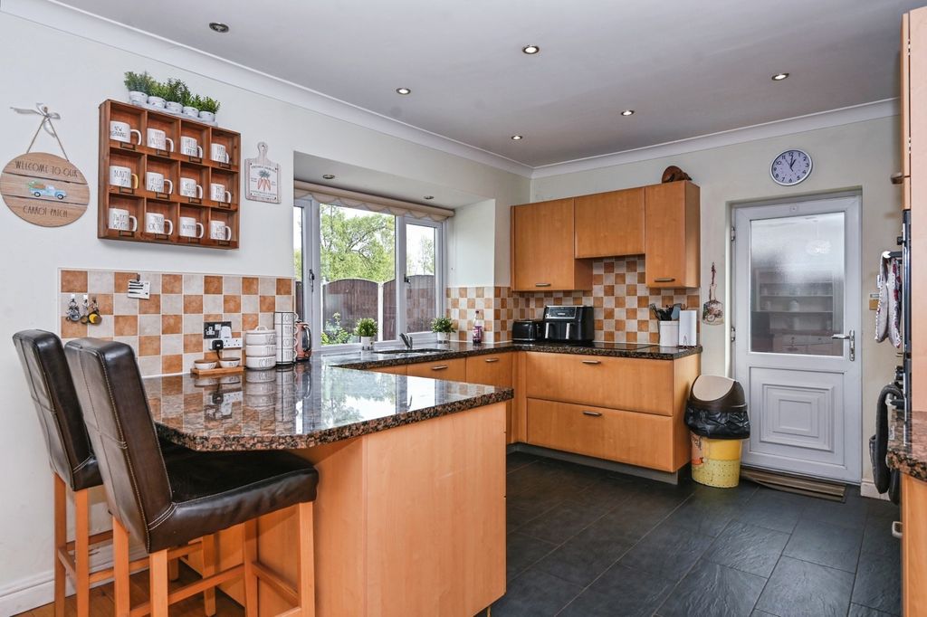 Property photo 3 of 24 Pbox-Img.Jpg