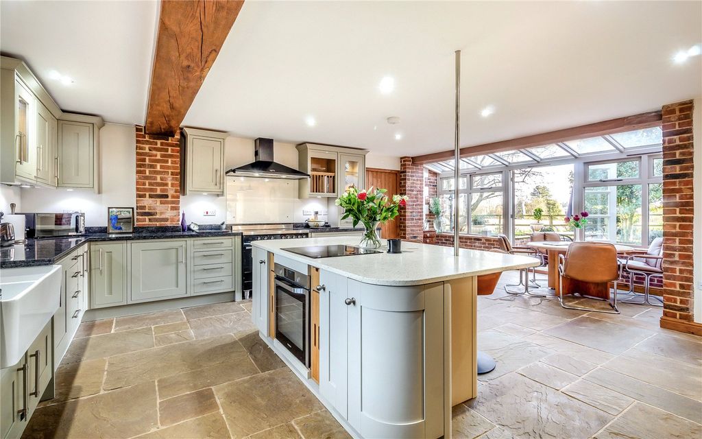 Property photo 3 of 23 Kitchen