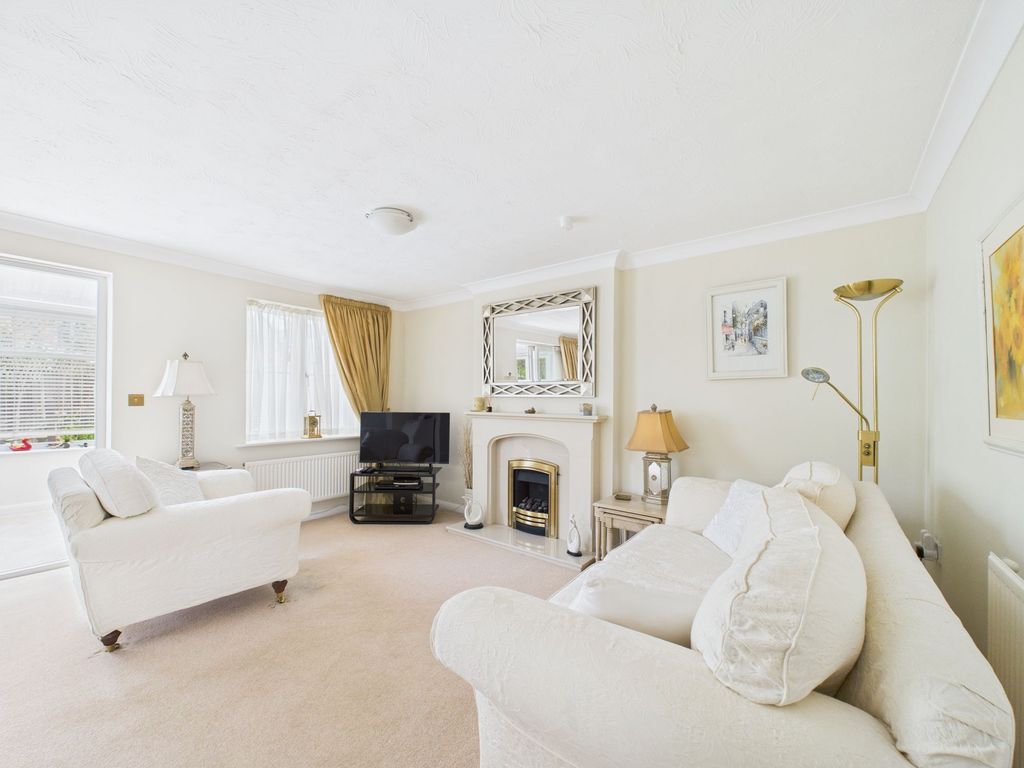 Property photo 2 of 24 Lounge