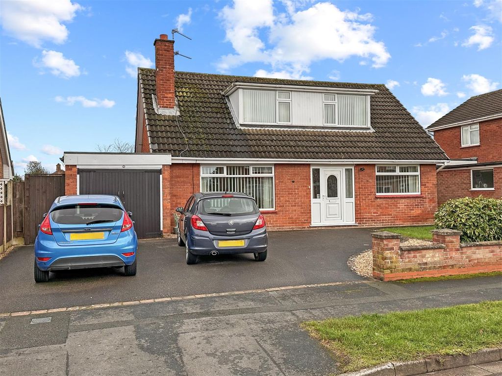 Property photo 1 of 17 Front Aspect 824