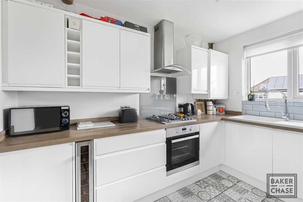 Property photo 3 of 15 Kitchen