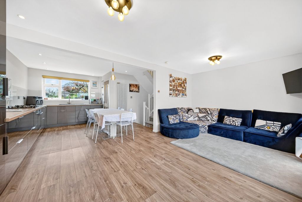 Property photo 2 of 20 Picture No. 34