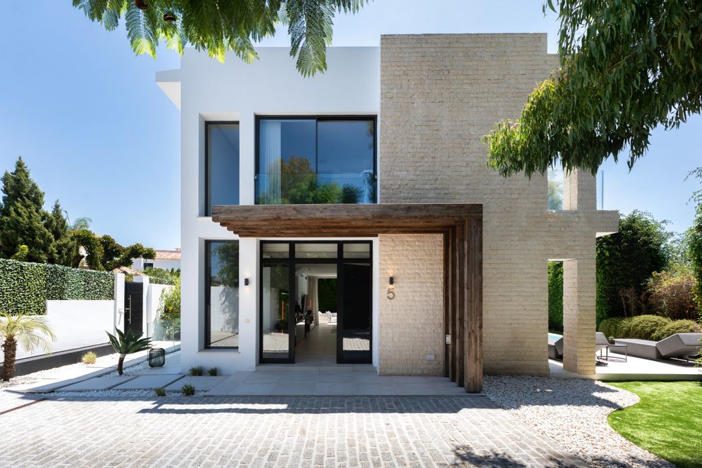 Property photo 3 of 31 Image