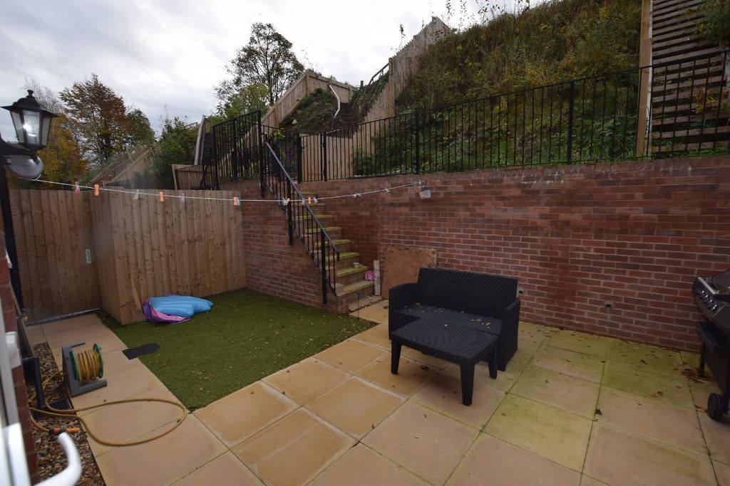 Property photo 2 of 9 Garden
