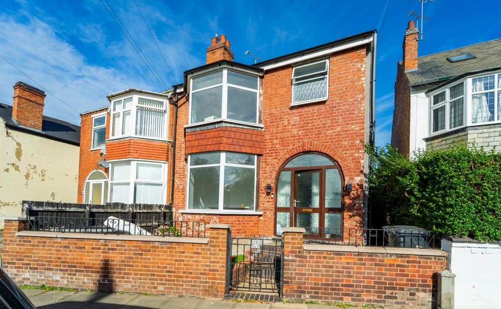 Property photo 2 of 34