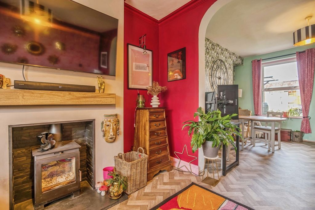 Property photo 3 of 17 Pbox-Img.Jpg