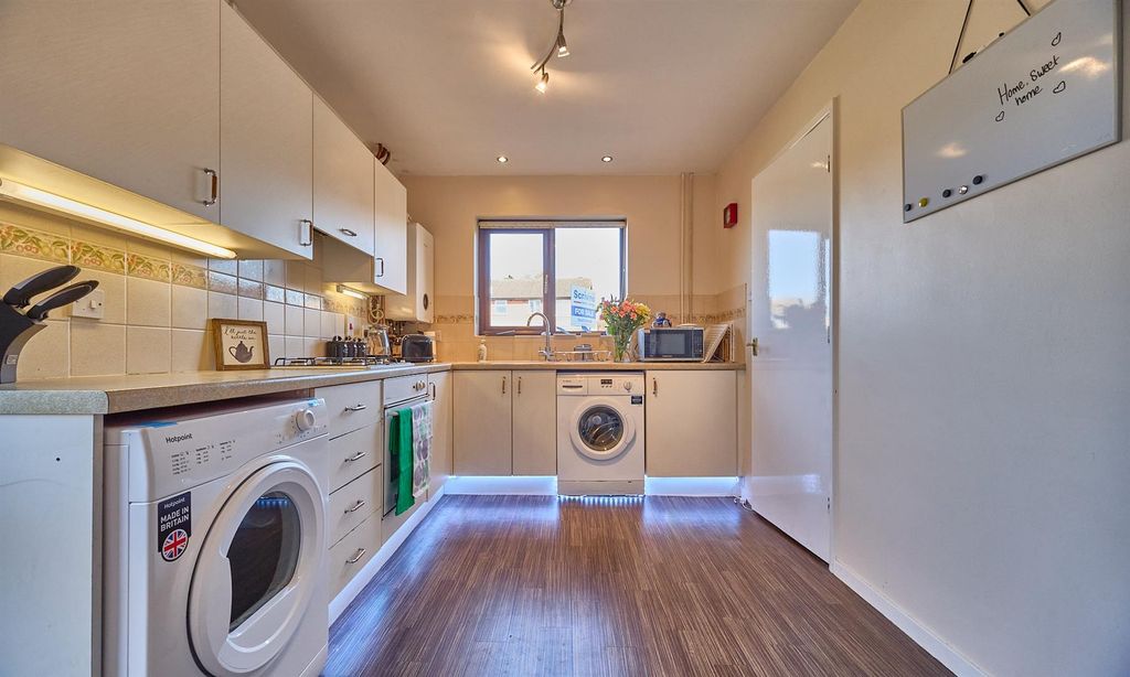 Property photo 3 of 13 Breakfast Kitchen To Front