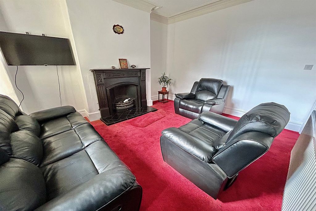 Property photo 3 of 20 Living Room