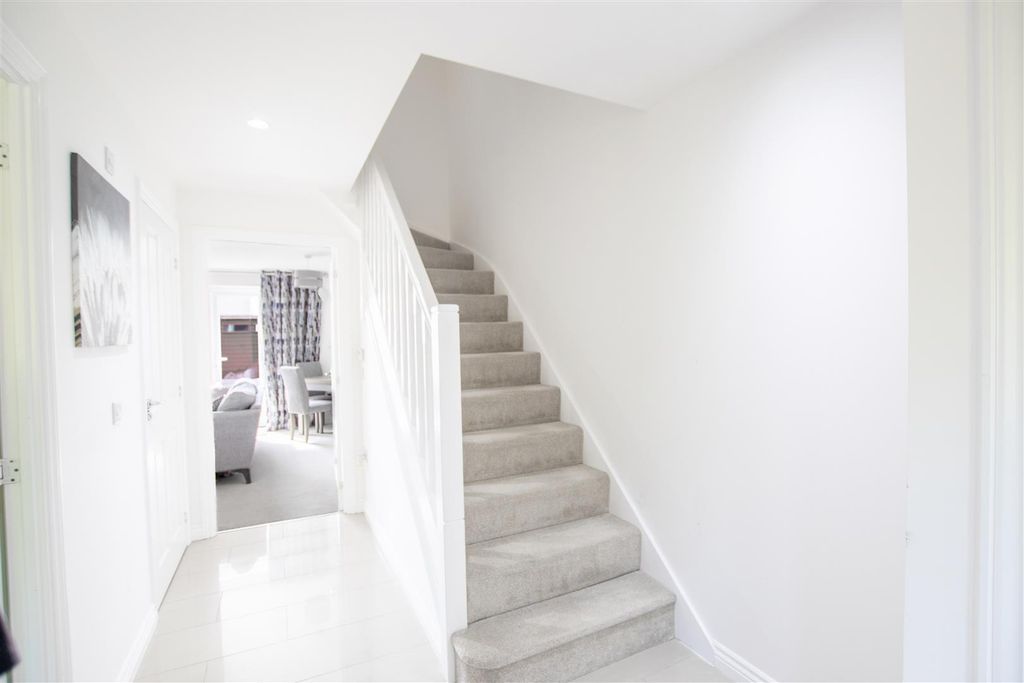 Property photo 3 of 22 Hallway.Jpg