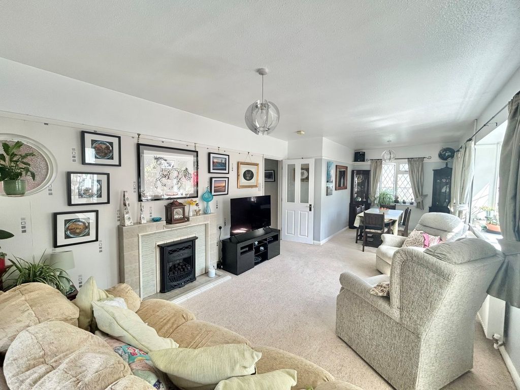 Property photo 3 of 27