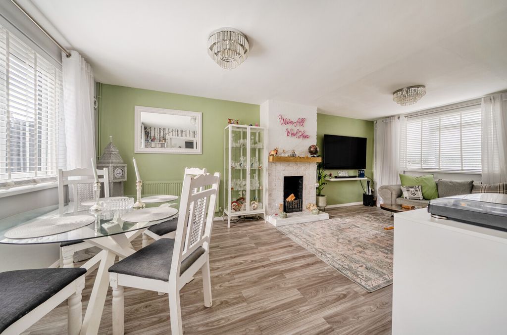 Property photo 3 of 12 1538582-26-1A15E2...