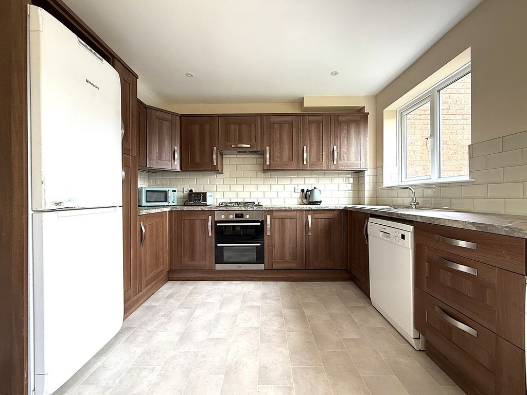 Property photo 3 of 35
