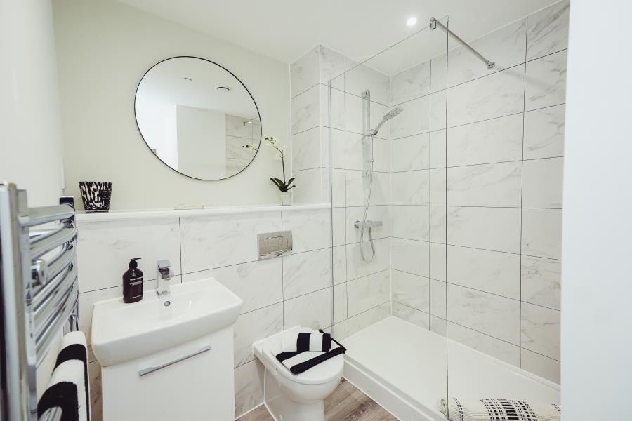 Property photo 3 of 10 Bathroom