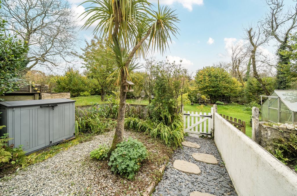 Property photo 2 of 12 1369569-23-68Ef95...