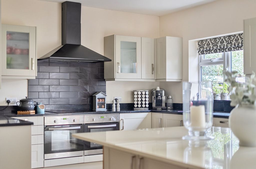 Property photo 2 of 29