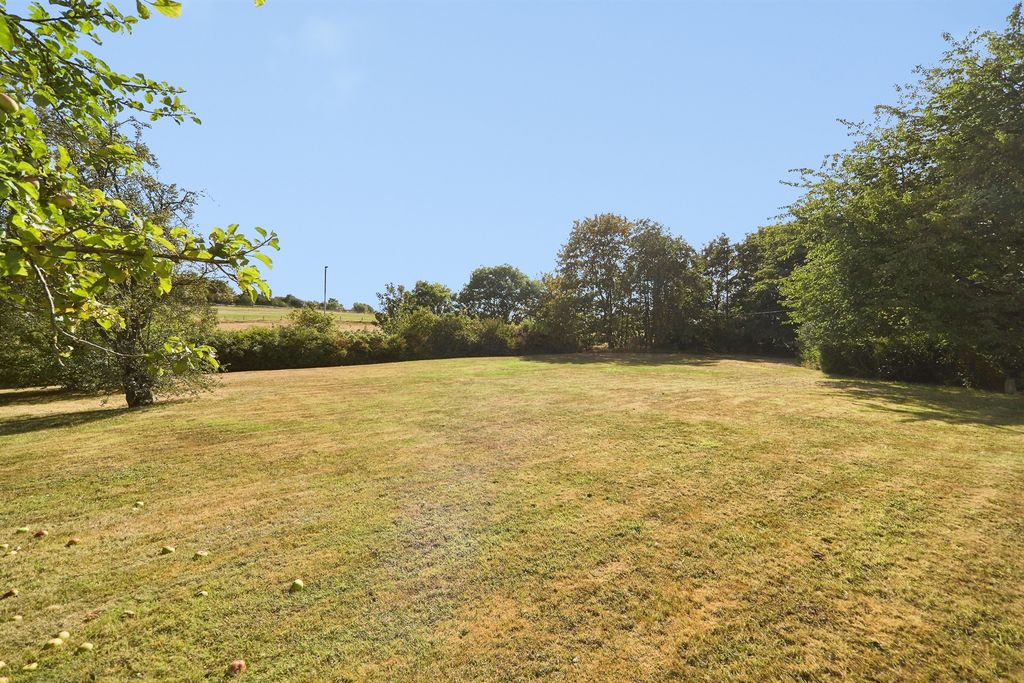 Property photo 2 of 20