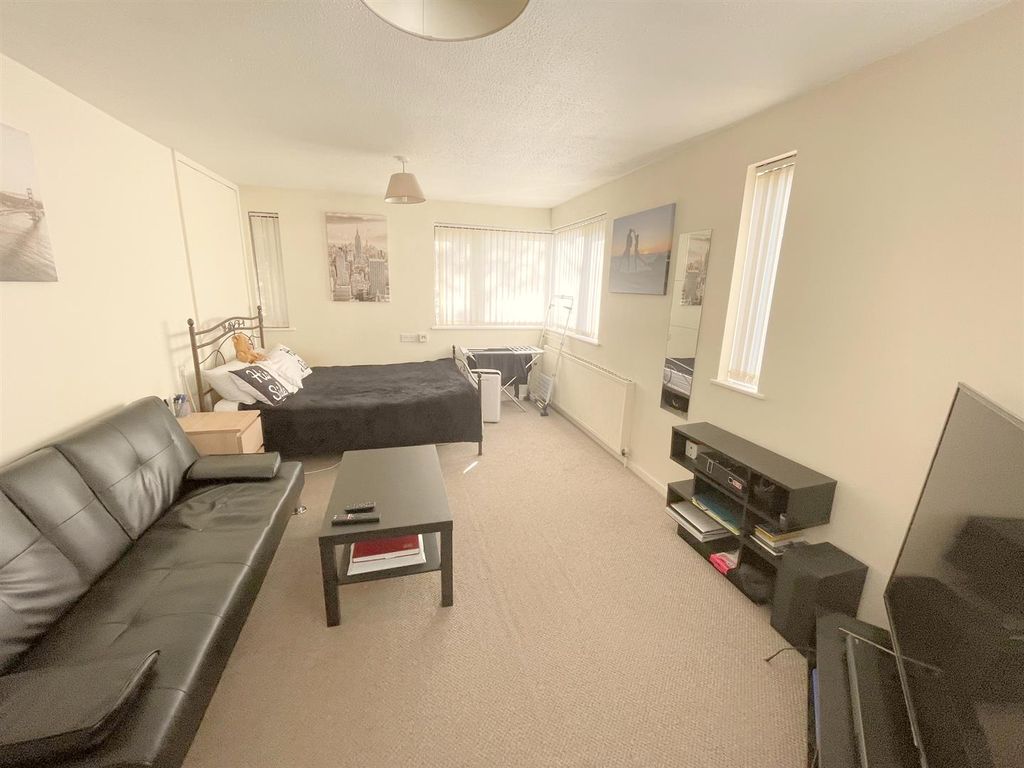 Property photo 2 of 4 Lounge