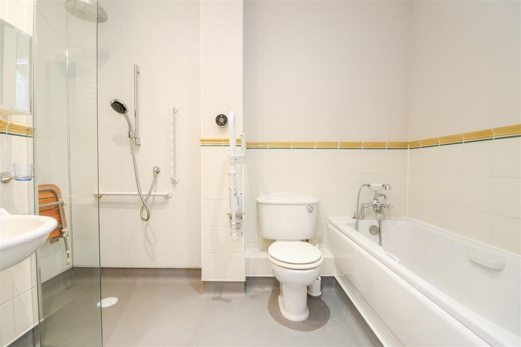 Additional image 15 of 2 bed flat for salePotters Place, Horsham RH12