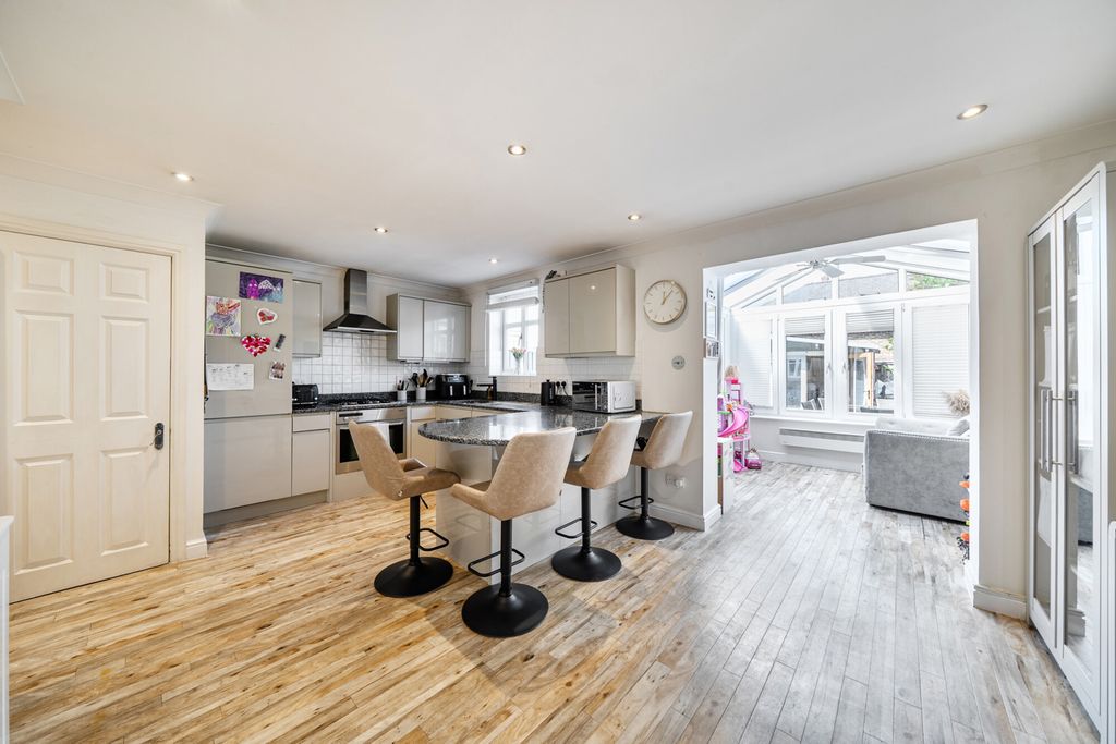 Property photo 2 of 20 1481090-6-6A3Bcfa...