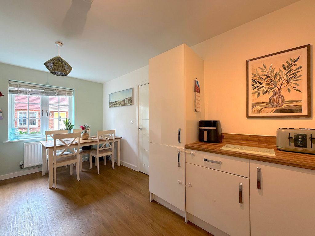 Property photo 3 of 25 Kitchen/Dining Room (1)