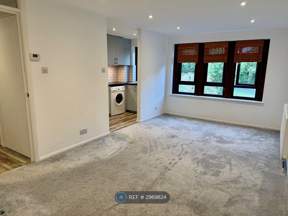 Property photo 3 of 14 Living Room
