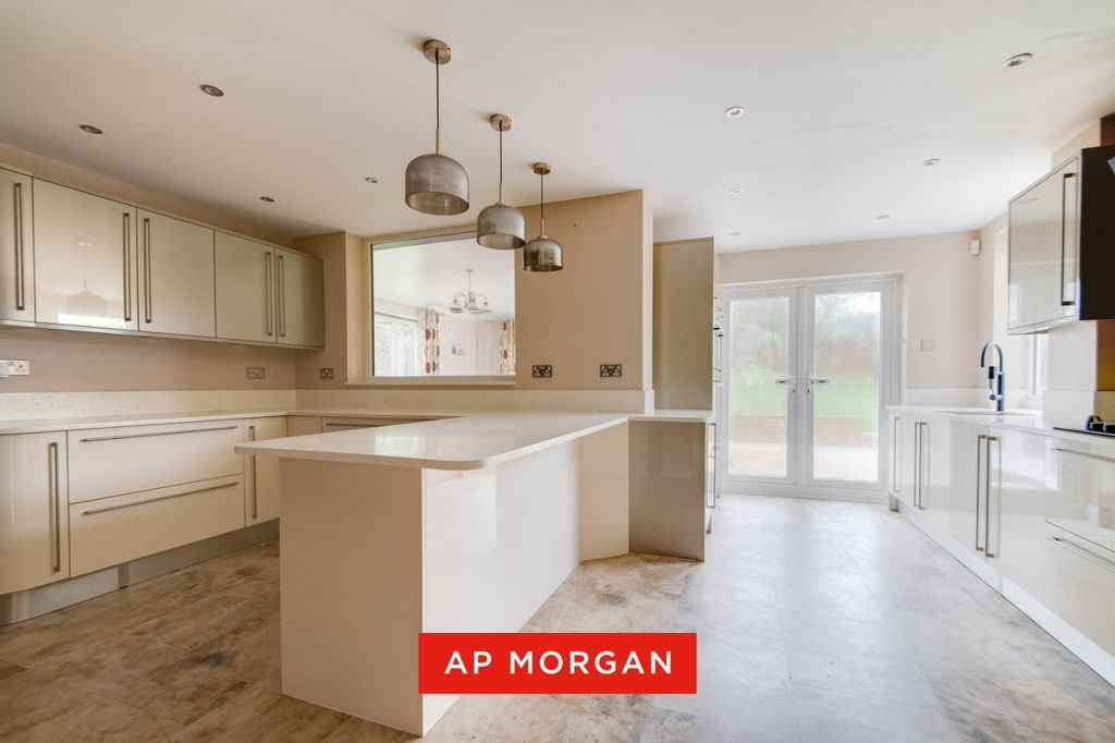 Property photo 2 of 37 Picture No. 09