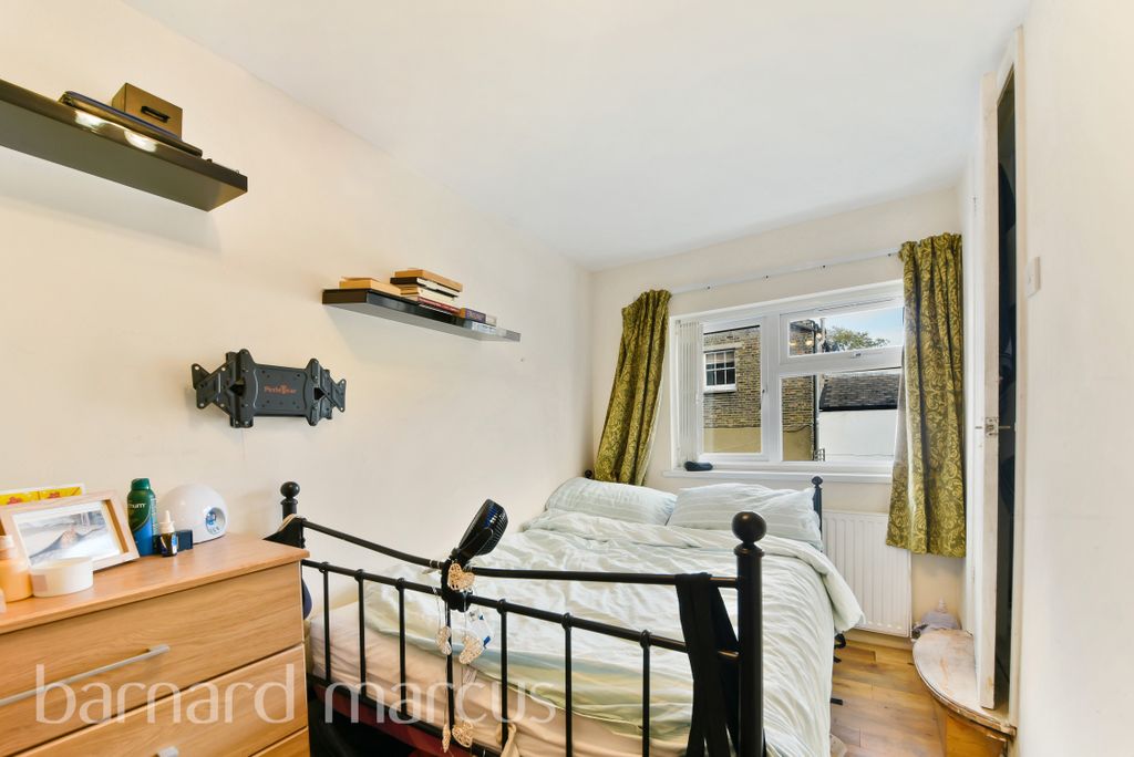 Property photo 1 of 8 Bedroom 2