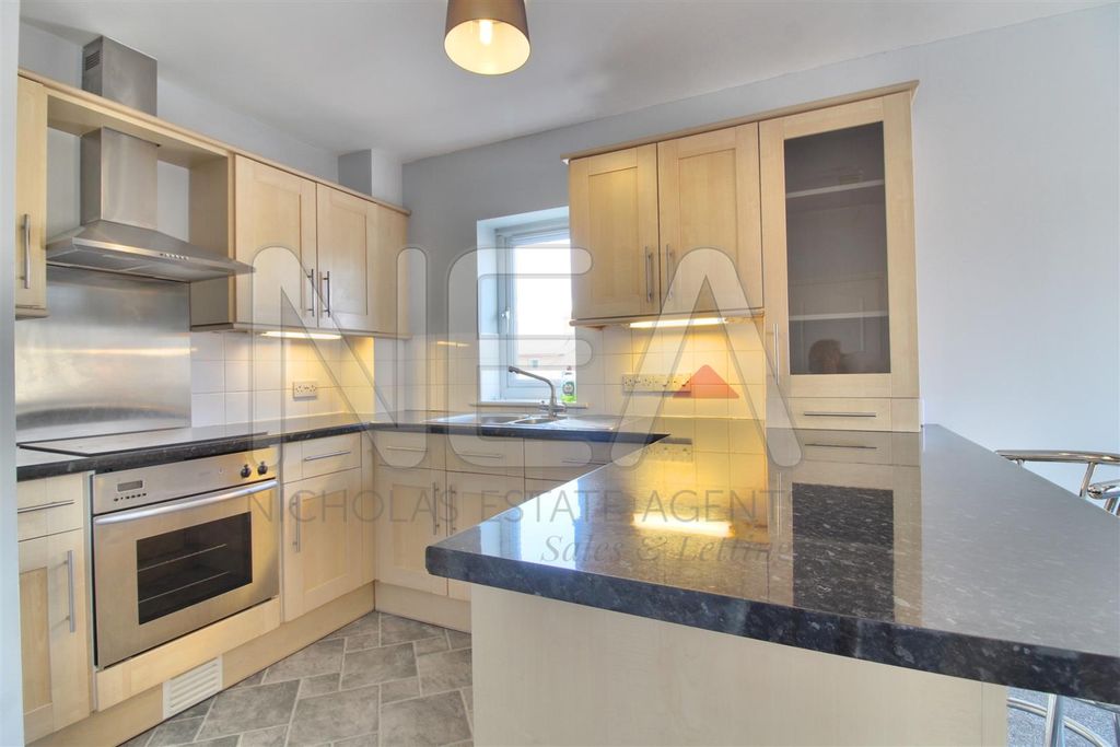 Property photo 2 of 8 Kitchen