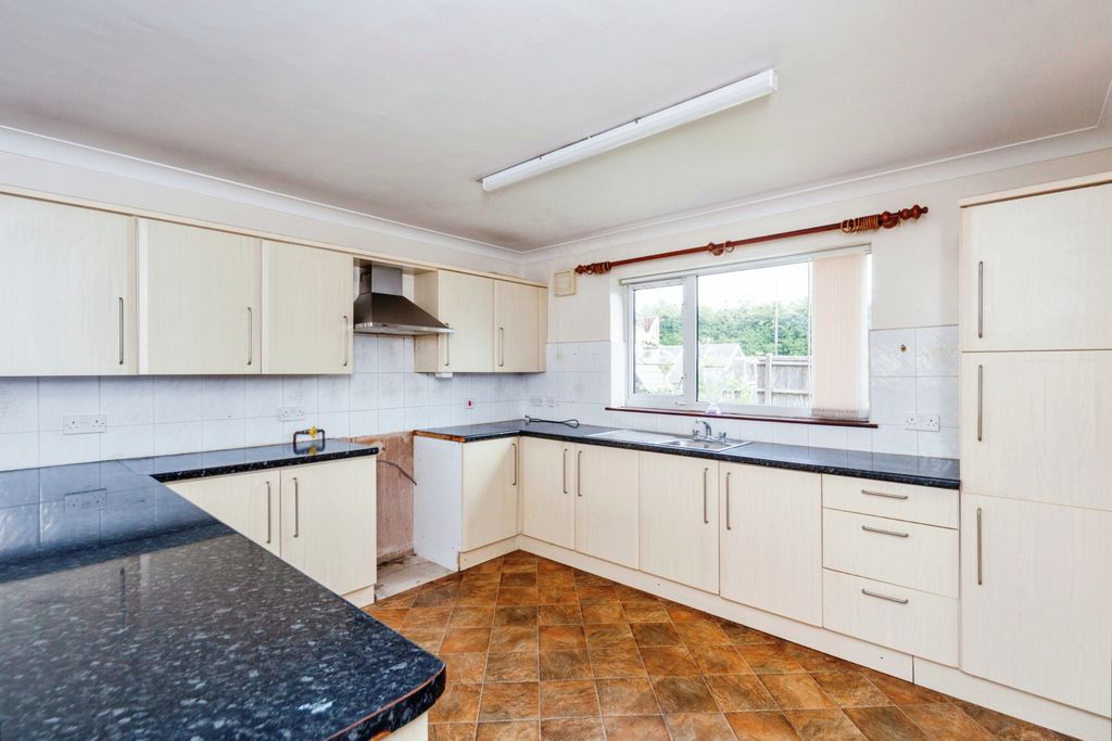 Property photo 2 of 17 Kitchen Dining Room