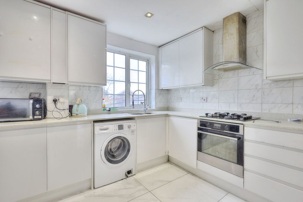 Property photo 2 of 16 Kitchen