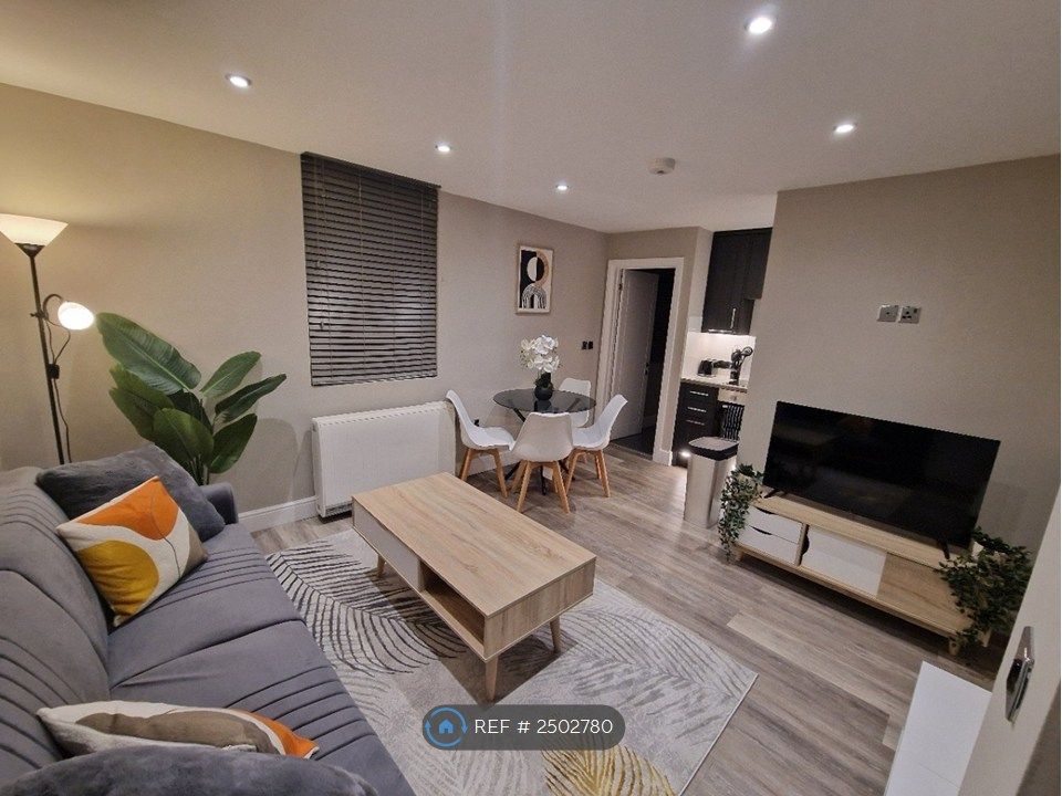 Property photo 1 of 13 Lounge Full View