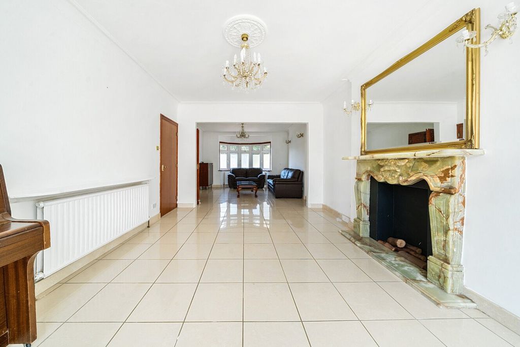 Property photo 3 of 19 Picture No. 04